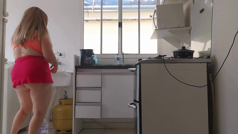 UtopianHumor507: Tesisatçı için yaramaz sarışın.