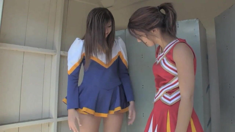 Hot Lesbians X: Le cheerleader lesbiche Cassandra Nix e Mary Jane Johnson leccano...