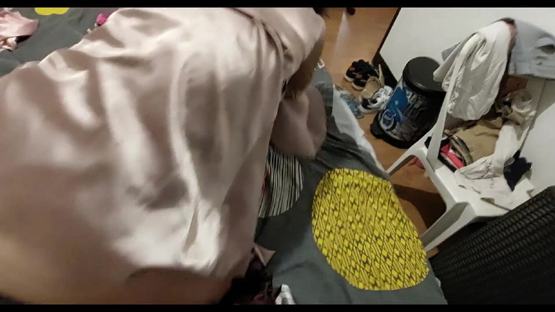 Sexy O2: 827_03 - Francouzský amatér, Zezadu, Saténové spodní prádlo, Obležený sex, Kouření,...