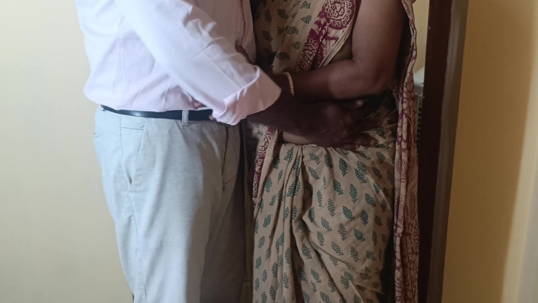 Pushpa studio: 已婚夫妇在朋友家享受角色扮演浪漫