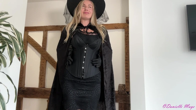 DanielleMaye: Dani la sorcière les aime pulpeusement