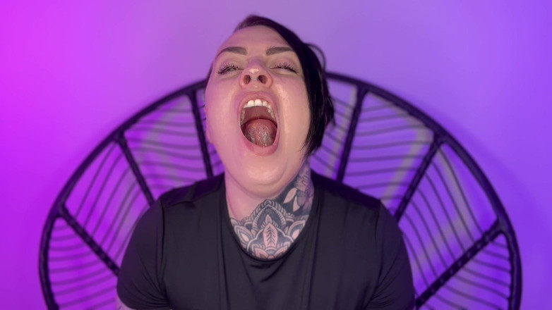 Miss Valentina: Na dobranoc ziewanie fetysz