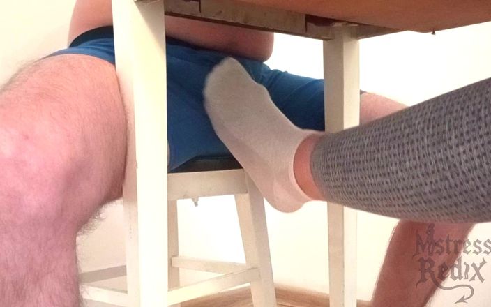 Mistress Redix: Ponožkové honění a zničený orgasmus pod stolem