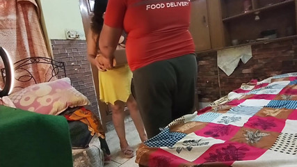 aliabegum: Ngentot sama kurir pengantar barang