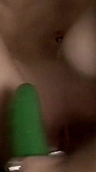 Dvě sexy nadržené lesbičky si navzájem lízají kundičku a dávají si navzájem Mnoho orgasmů