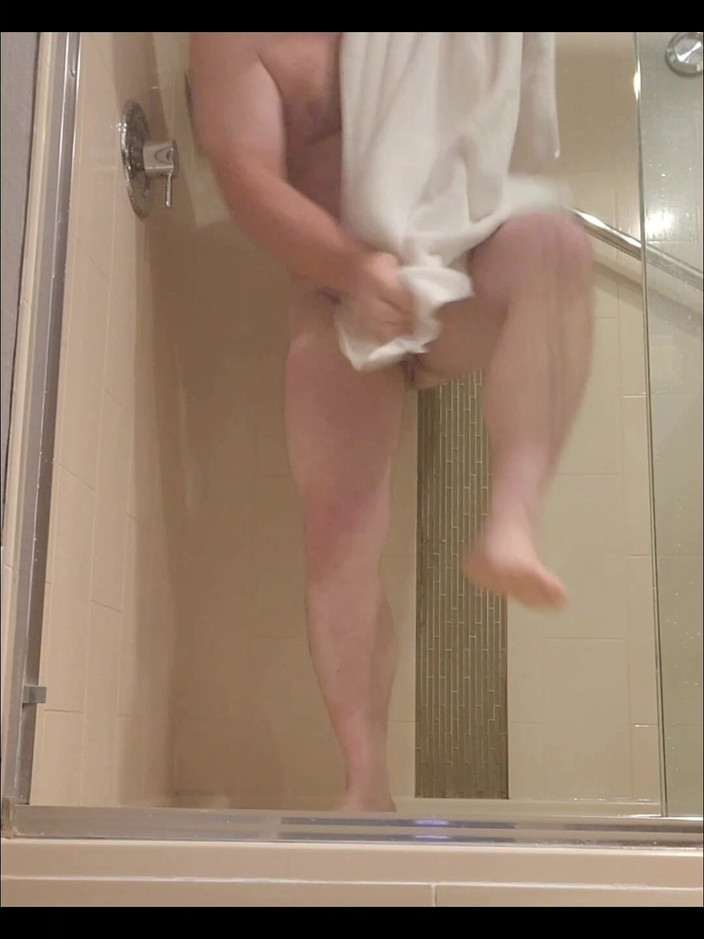 Djk31314: Alguien me atrapó en la ducha del hotel.