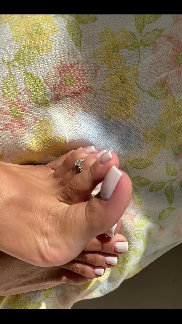 KiffaFeet: 私の完璧なフレンチの足の爪を見せる必要がありますので、とても近いですから