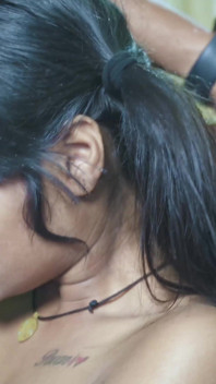 Desi indická roztomilá a sexy teenagerka 18+ nevlastní dcera, hardcore dvojitá penetrace šukání od jejích dvou nevlastních otců (hindský zvuk)