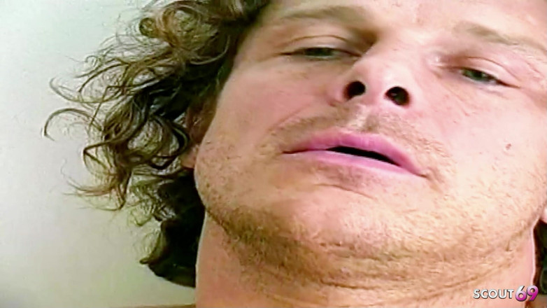 Shemale TS Collection: 金发人妖在第一次约会时给男人口交