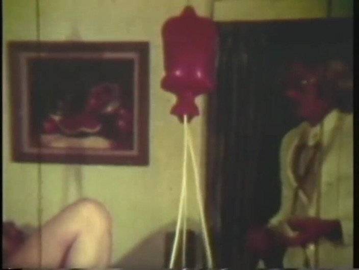 Vintage Usa: Two Nasty Blonde Teens Suck a Big Cock