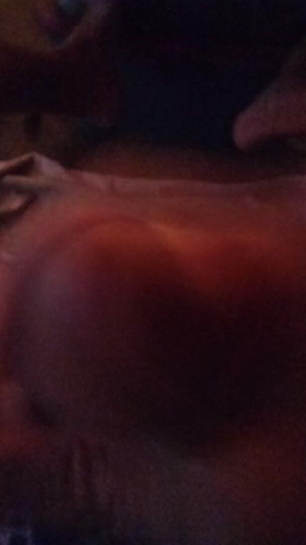 HornyBvisalia: Accarezzo e mi masturbo il mio grosso cazzo duro ha...