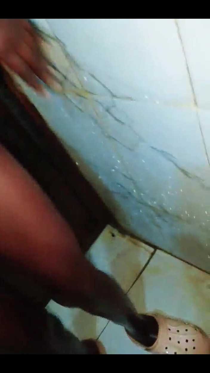 Masckedclub: Sexyrita prend son bain, danse, montre sa belle chatte, une...