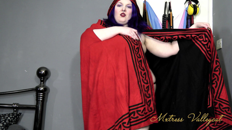 Mxtress Valleycat: The Caped Creature