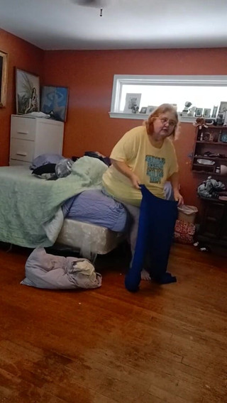 BBW nurse Vicki adventures with friends: ¡Poniéndome los pantalones cortos de My Blue Lemon Boy y...