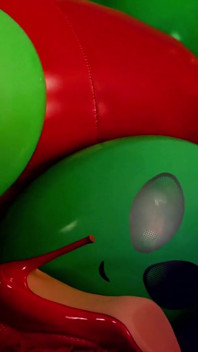 Fitta knulla och ballongfetisch, Foodsplosh. Kinky MILFs har pervers sex! Arya Grander
