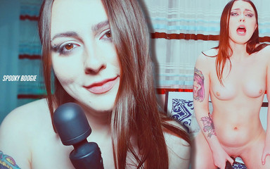 Spooky Boogie: La teen adora scopare il cuscino e parlare sporco