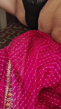 Gulabi Sari MILF Shilpa Selflove