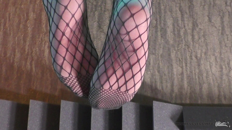 Mistress Legs: ใต้ขาเซ็กซี่ในถุงน่องและตาข่าย