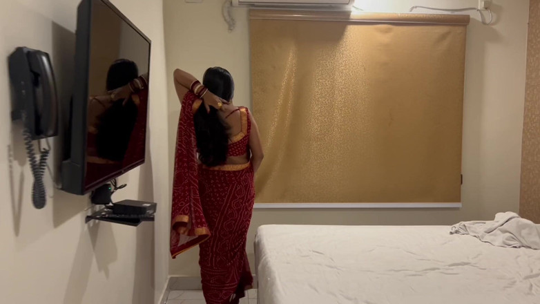 Besharam Jodi: Indian Saree Wali Bhabhi Fucked Hard by Her Shameless Brother-in-law...