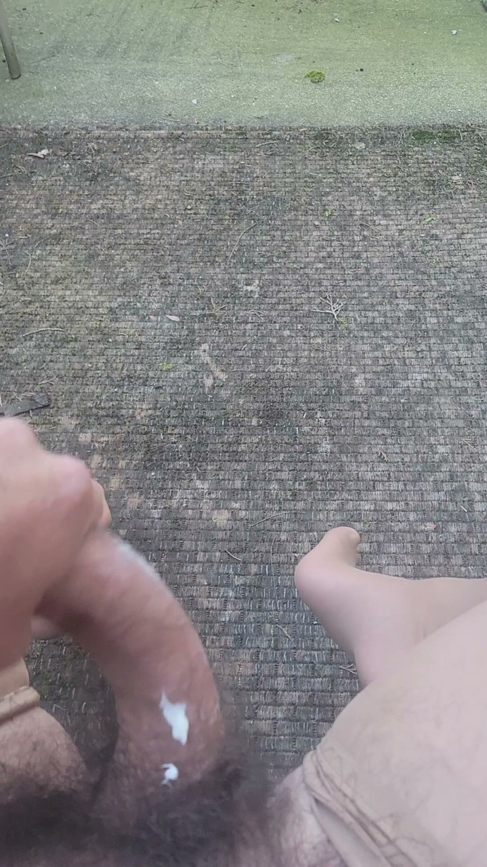 Feet Lover: Ejaculând tare în aer liber în ciorapi
