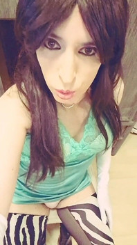 Tammysissy wird erregt, während sie sich selbst filmt