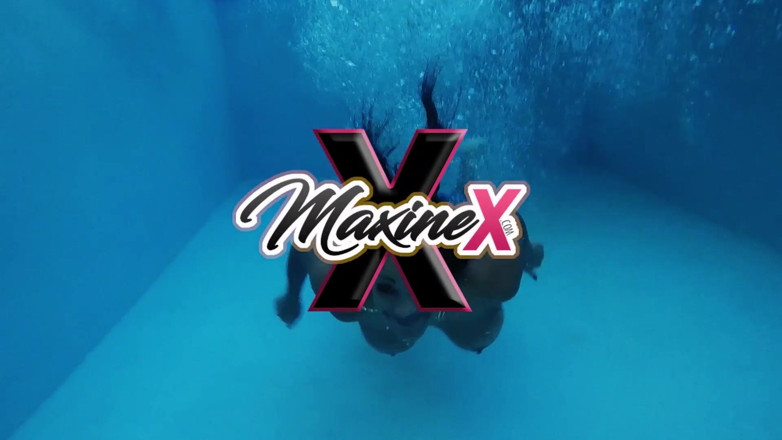 Maxine X: Maxine x विशाल काले लंड द्वारा गहरी और सख्त चुदाई करती है