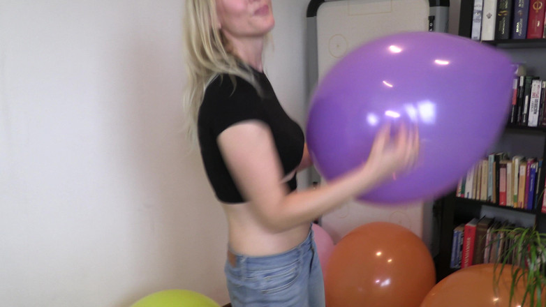 Blondehexe: Dacă îi plac lucrurile mari...