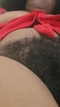 Solo harige milf goede neukpartij - harig poesje kijken in een intiem