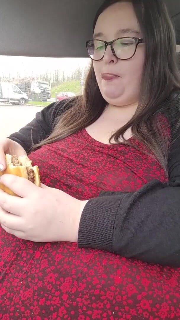 SSBBWLadyBrads: Jag älskar att fylla den här magen med BK