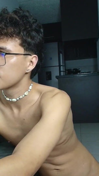 Tonton lelaki ini dengan ayam besar ejakulasi