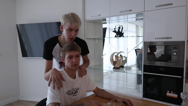 Ethan Lestray: Arkadaşlarla Çay: Babadan Baştan Çıkarma Ve Sert Üvey Oğul