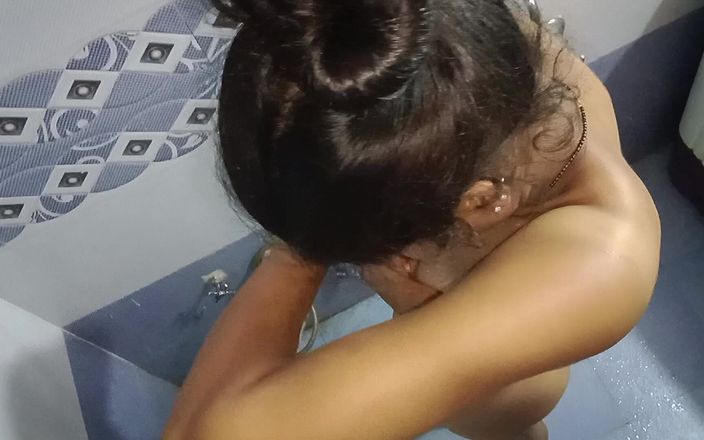 xxxSejal: भाभी स्नान करने के बाद बाथरूम से बाहर आई