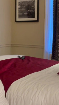 Hotel se convierte arriba en una puta