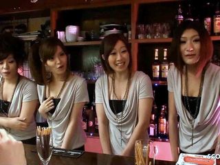 Full porn collection: Swinger sex orgia com pequenas asiáticas adolescentes em clube japonês