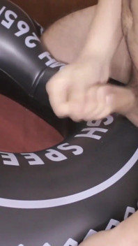 Neumáticodespués de inflable sobre la lechada