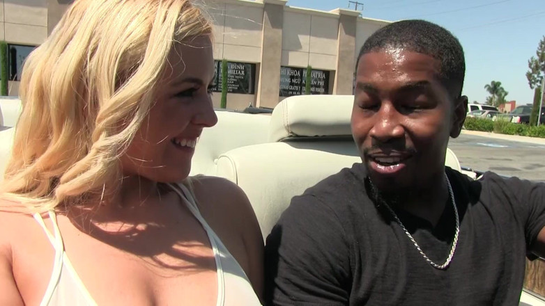 Black Monstercock Force: 19letá PAWG Blond si zaslouží Monstrózní péro