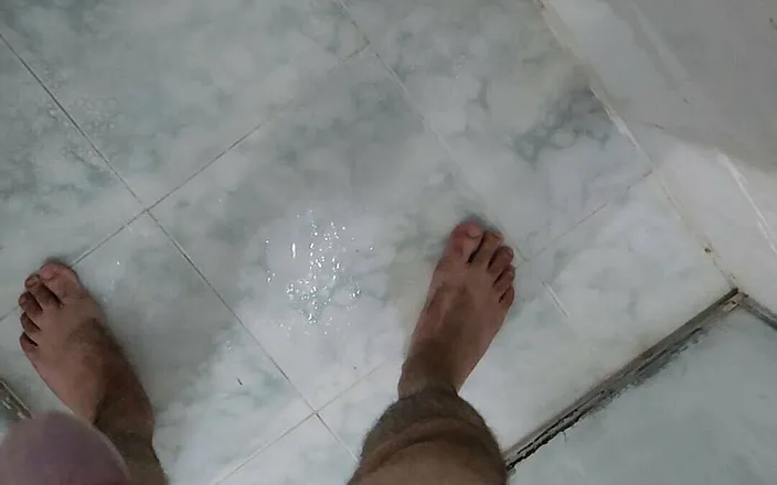 Lkdick8: Pee in the Shower