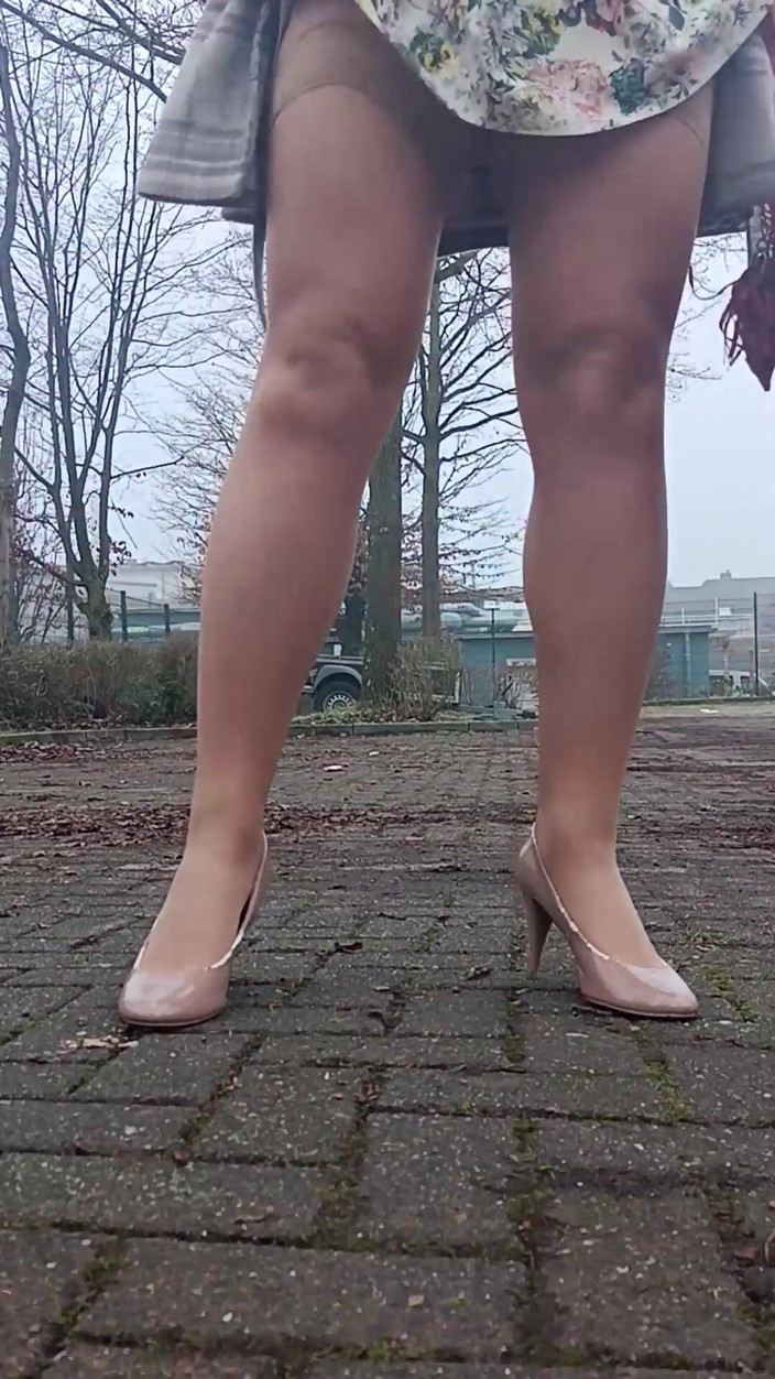 Nelly_Honey: Sto guidando con il mio amante per girare un video...