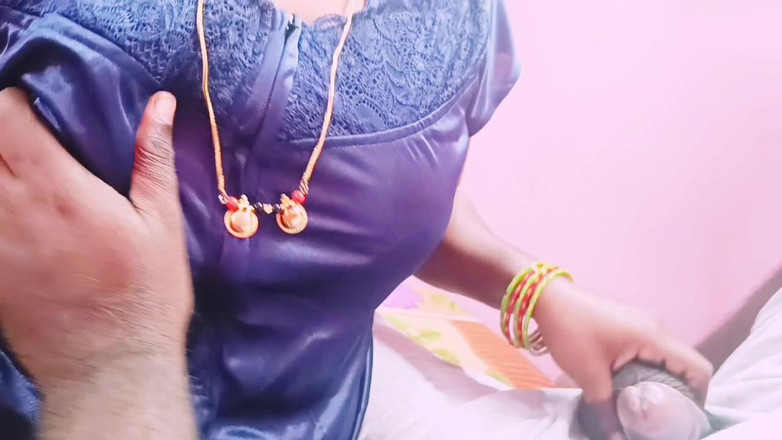 Telugu honey lips: Indická desi nevlastní syn a macecha Crezy šukání a telugské špinavé řeči.