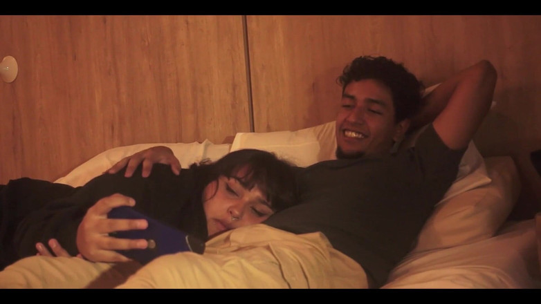 FANTASIAHARDCORESEX: 我和我最好的朋友一起看一部电影，在被抓之前，我把我的放进她嘴里。