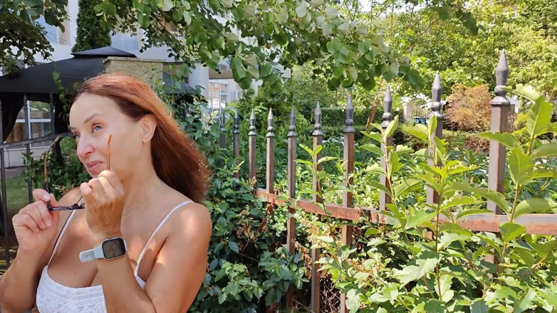 Tumanova Alina: Yang terbaik! Tante seksi ini lagi nyari jalanan cherry, tapi...