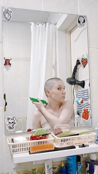 Îmi rad capul chel