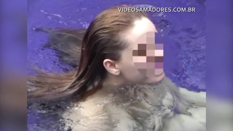Amateurs videos: Schimb de cupluri lansate în orgie cu schimb de parteneri la...