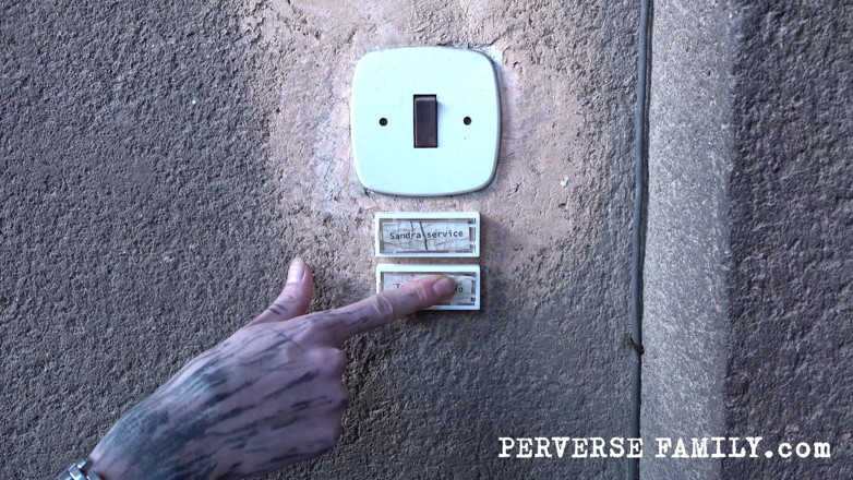 Perverse Family: Keluarga mesum 22.1 musim 2: lizard lick