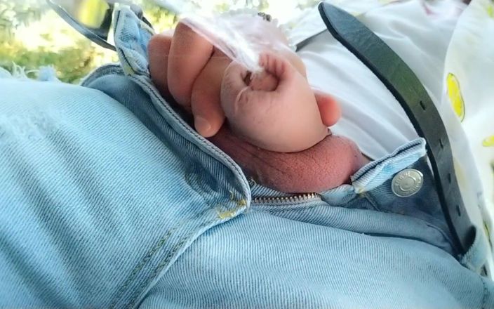 Idmir Sugary: Kencing di taman di balik pohon