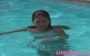 Little Bree: Pequeña Bree nadando y duchándose al aire libre