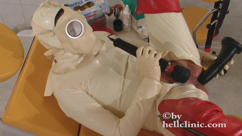 Rubber & Clinic Studio - 1ATOYS: Anal mastürbasyon ve kendini işeme