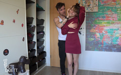 BettDuett: Novias con cremallera atascada para follar