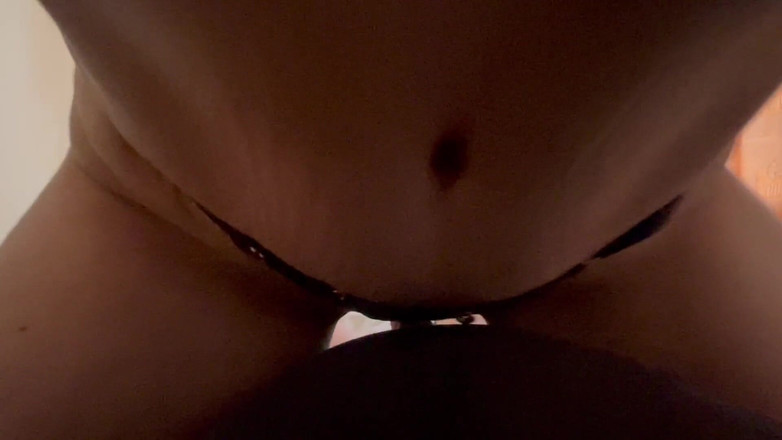 zoemelissa: Інтимна і гаряча точка зору: моя дівчина сідає на страпон і бере повний контроль