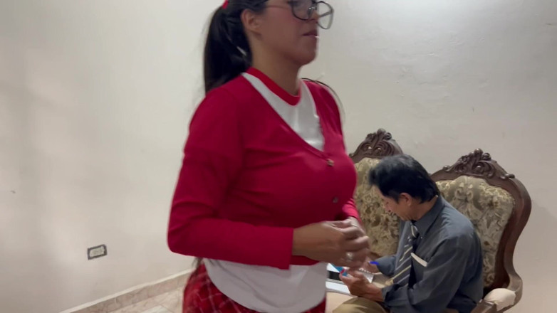 Lady: Yaşlı adam güzel ve büyük memeli üvey kızını sikiyor